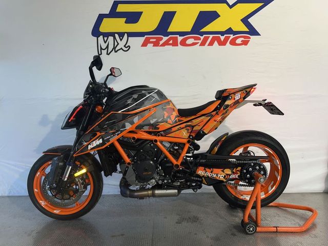 ktm - 1290-super-duke-r