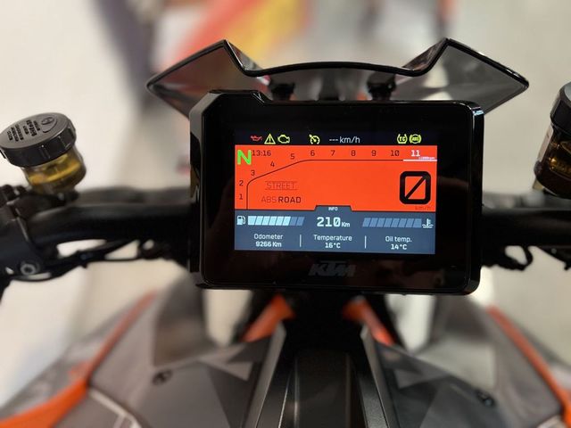 ktm - 1290-super-duke-r