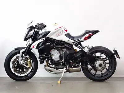 MV AGUSTA BRUTALE 800 DRAGSTER – foto 2
