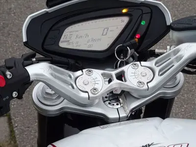 MV AGUSTA BRUTALE 800 DRAGSTER – foto 3