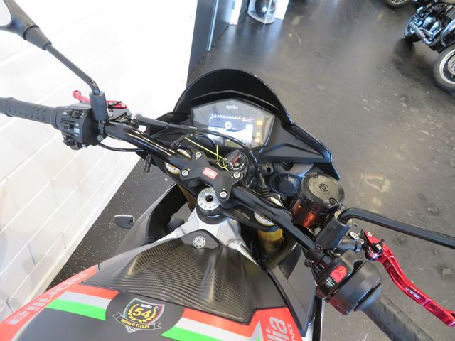 aprilia - tuono--v4-1100-factory