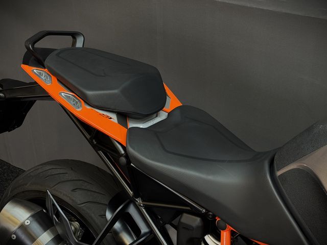 ktm - 1290-super-duke-gt