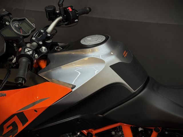 ktm - 1290-super-duke-gt
