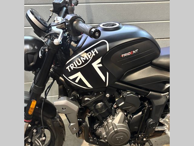 triumph - trident-660