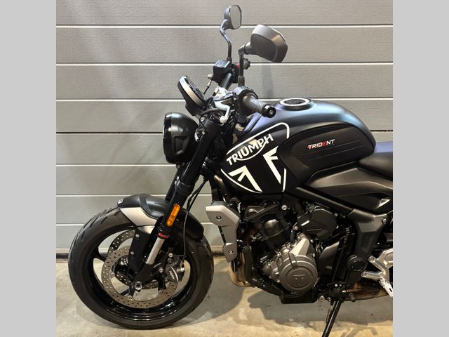 triumph - trident-660