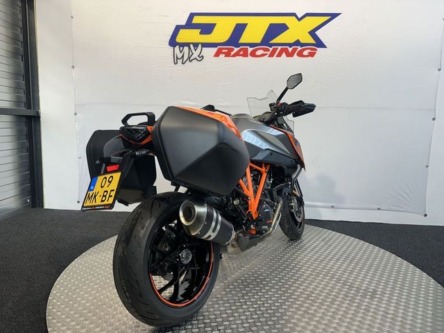 ktm - 1290-super-duke-gt