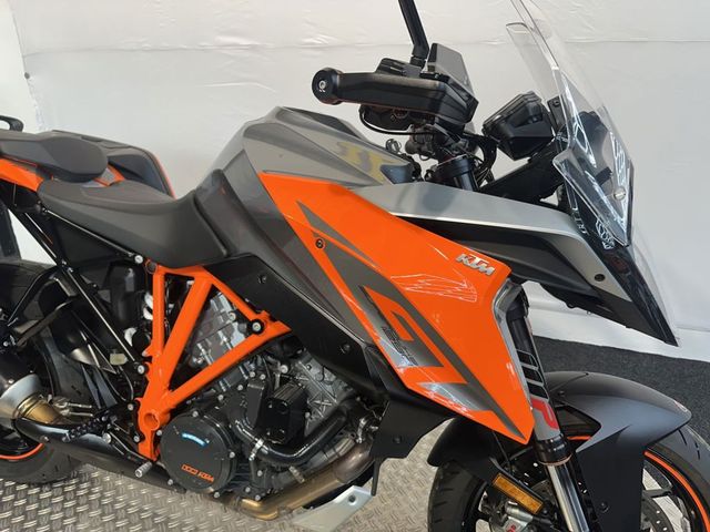 ktm - 1290-super-duke-gt