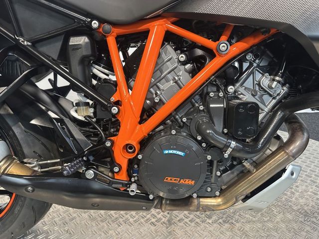 ktm - 1290-super-duke-gt