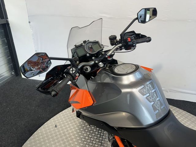 ktm - 1290-super-duke-gt