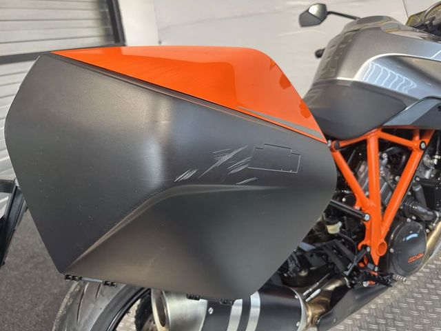 ktm - 1290-super-duke-gt