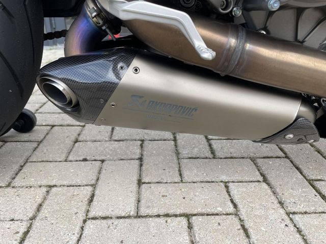 ducati - streetfighter-v2
