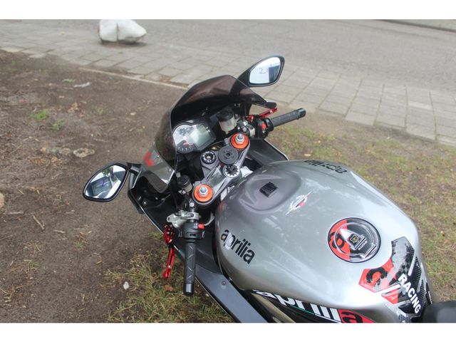 aprilia - rsv-1000-r