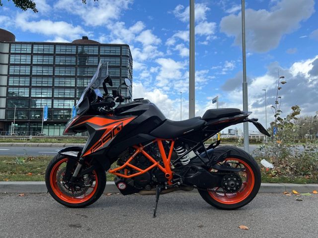 ktm - 1290-super-duke-gt