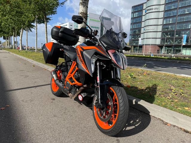 ktm - 1290-super-duke-gt
