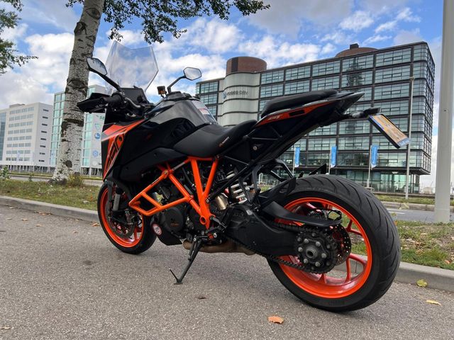 ktm - 1290-super-duke-gt