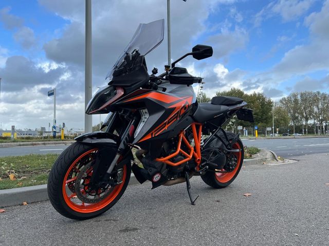 ktm - 1290-super-duke-gt
