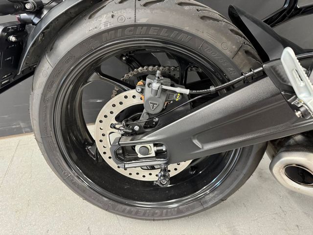 triumph - trident-660