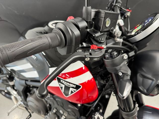 triumph - trident-660