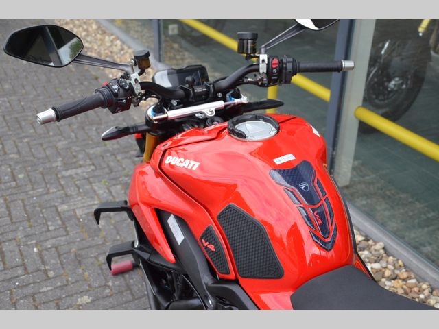 ducati - streetfighter-v4s