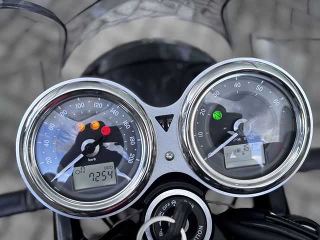 triumph - bonneville-t-100-black