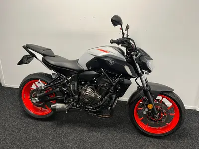 YAMAHA MT 07 ABS – foto 3