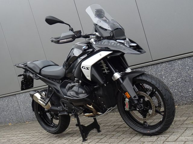 bmw - r-1300-gs-triple-black