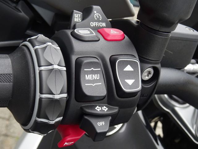 bmw - r-1300-gs-triple-black