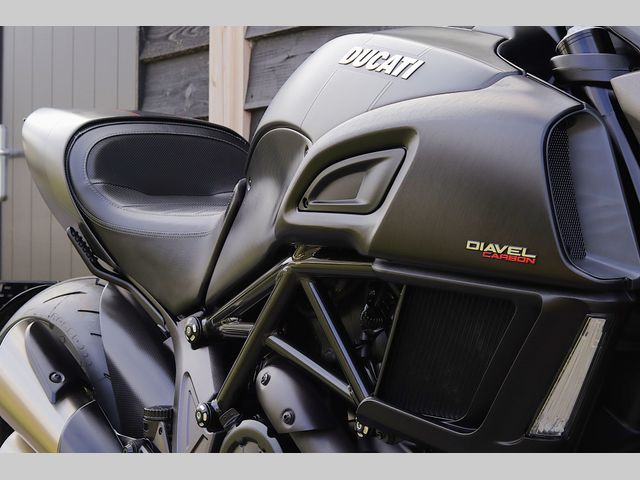 ducati - diavel-carbon