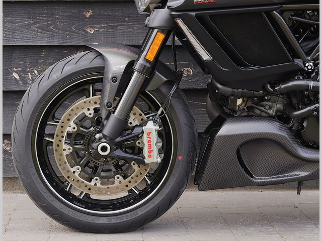 ducati - diavel-carbon