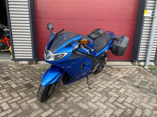 triumph - sprint-st-1050-abs