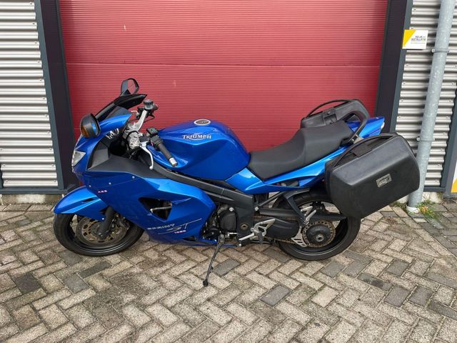 triumph - sprint-st-1050-abs