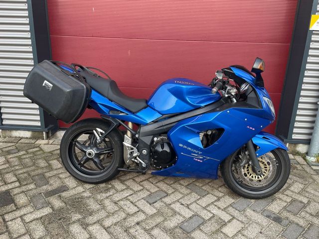 triumph - sprint-st-1050-abs