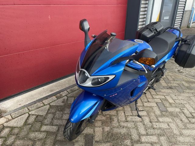 triumph - sprint-st-1050-abs