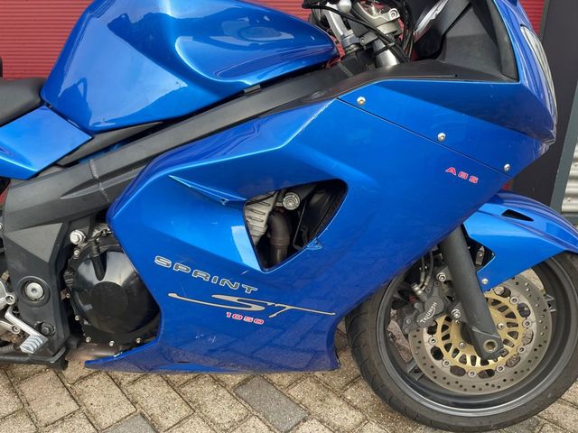 triumph - sprint-st-1050-abs