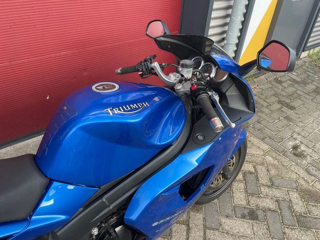 triumph - sprint-st-1050-abs