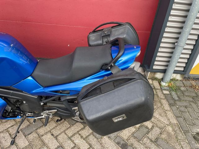 triumph - sprint-st-1050-abs