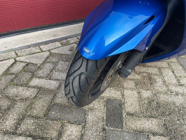 triumph - sprint-st-1050-abs