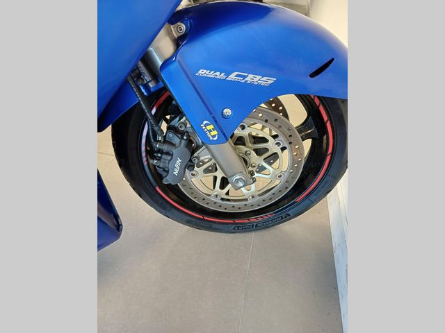 honda - cbr-1100--xx-super-blackbird