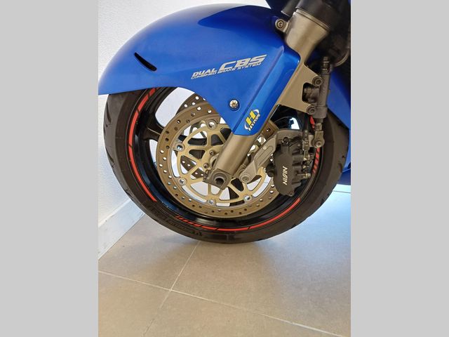 honda - cbr-1100--xx-super-blackbird