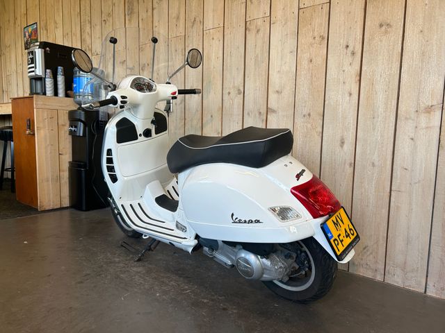 vespa - gts-300