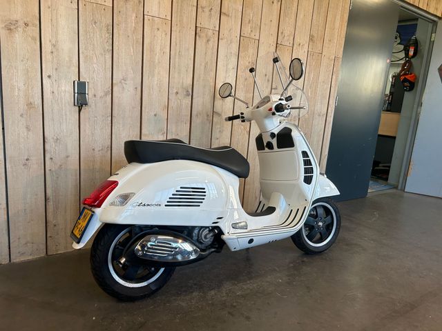 vespa - gts-300