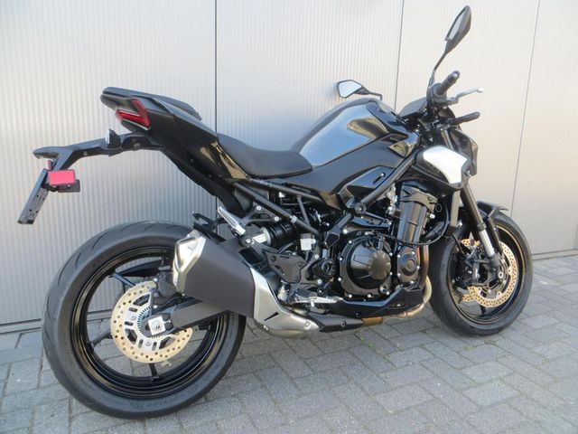 kawasaki - z900