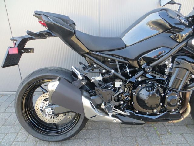 kawasaki - z900