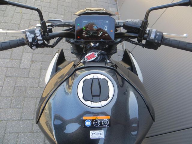 kawasaki - z900