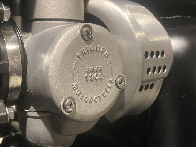 triumph - bonneville-t-120-black