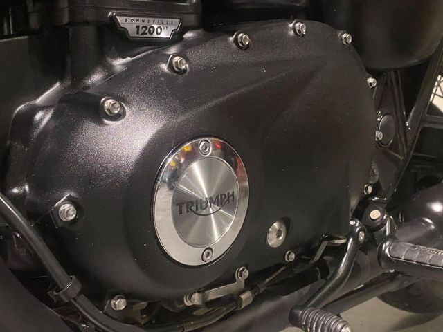 triumph - bonneville-t-120-black