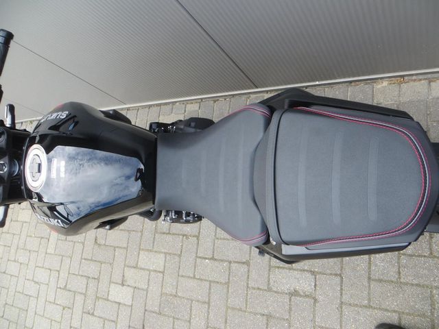 suzuki - gsx-8tt