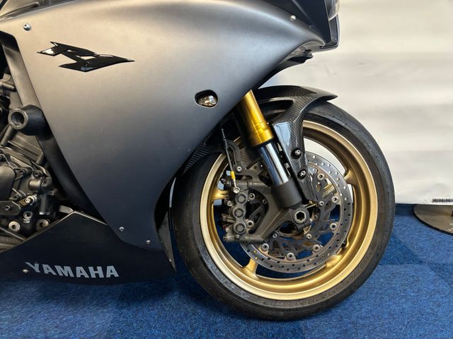 yamaha - r1