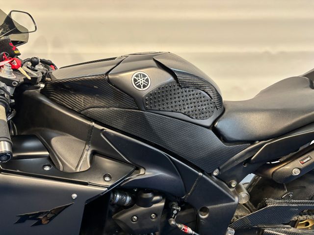 yamaha - r1