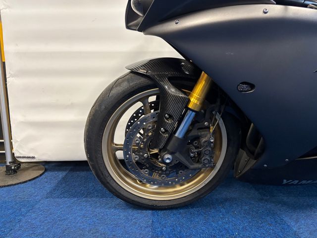 yamaha - r1